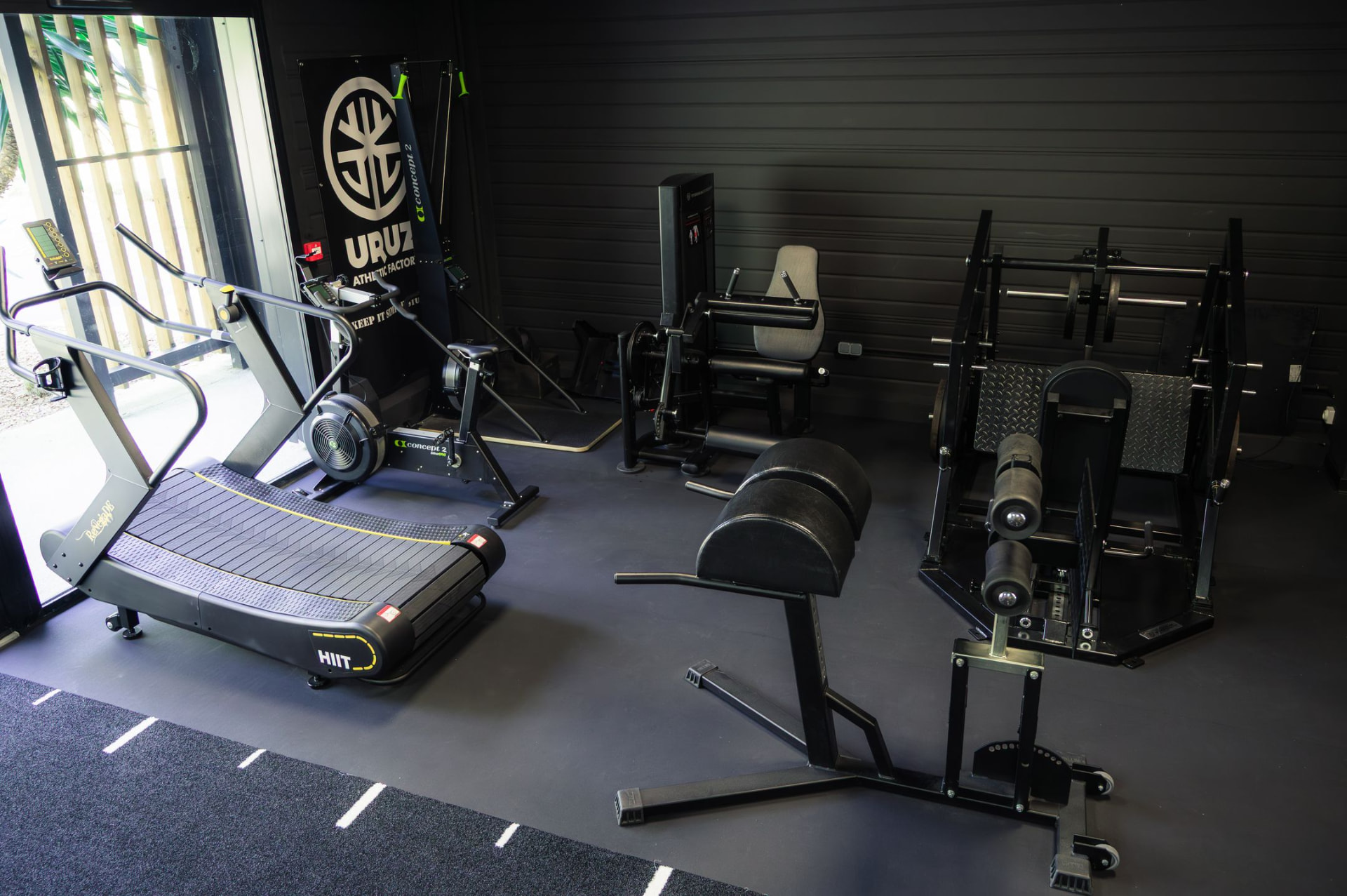 Tapis curved, rameurs et machines
