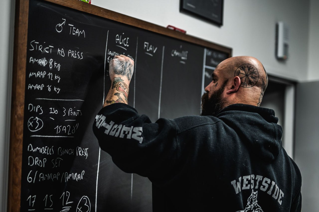 Formation de coachs autour d'un tableau